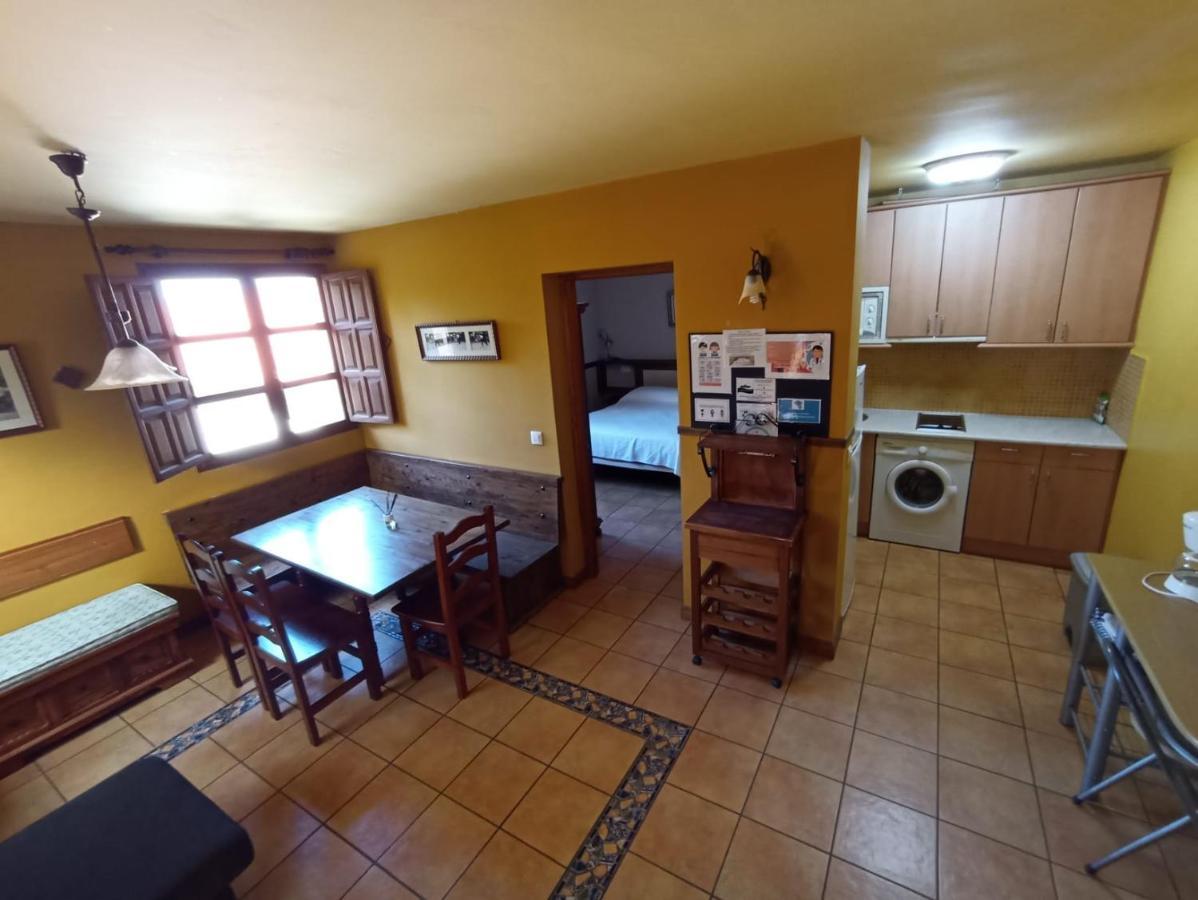Viviendas Rurales Calderas Apartment *