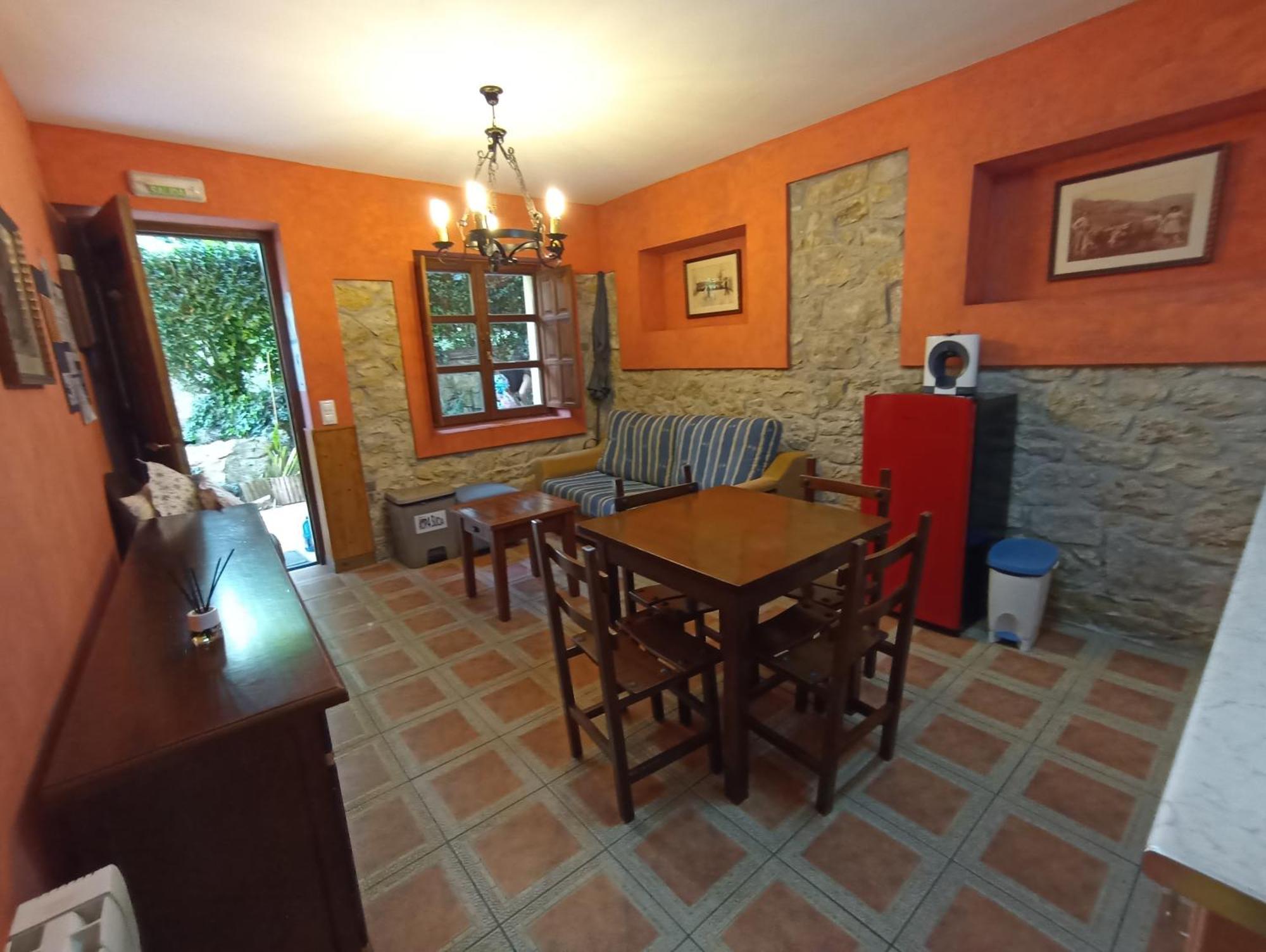 Viviendas Rurales Calderas Apartment *